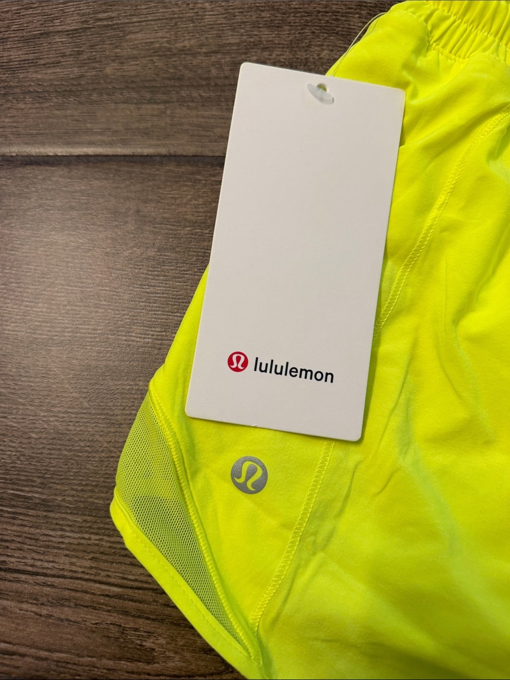 Lululemon Hotty Hot LR Short. 4in. HIYE. NWT. 8. - Picture 4 of 5